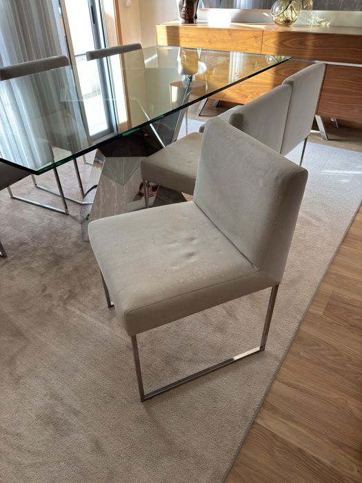 Cadeiras Laskasas tecido bege alinhado, inox
