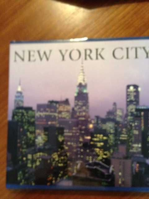 Livro "New York City" c/ excelentes fotografias. Capa dura.