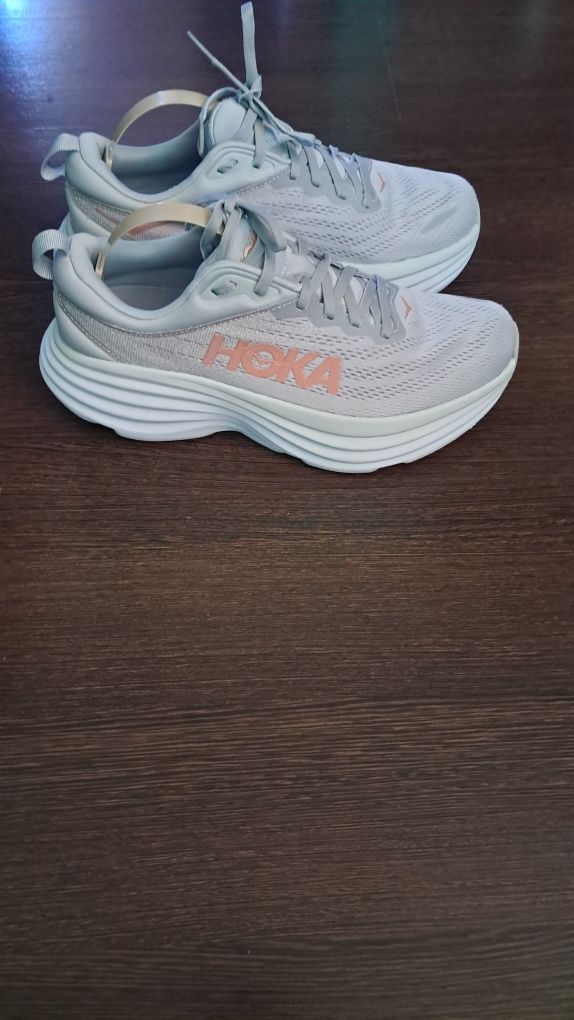 Кросівки Hoka.    W Bondi  8.    Р 41 1/3    26см