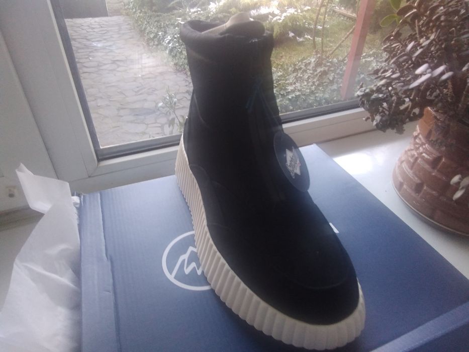 Якісні, фірмові чобітки