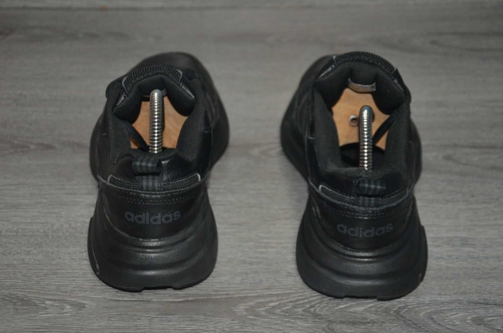 Продам кросівки шкіряні ФІРМА Adidas Strutter