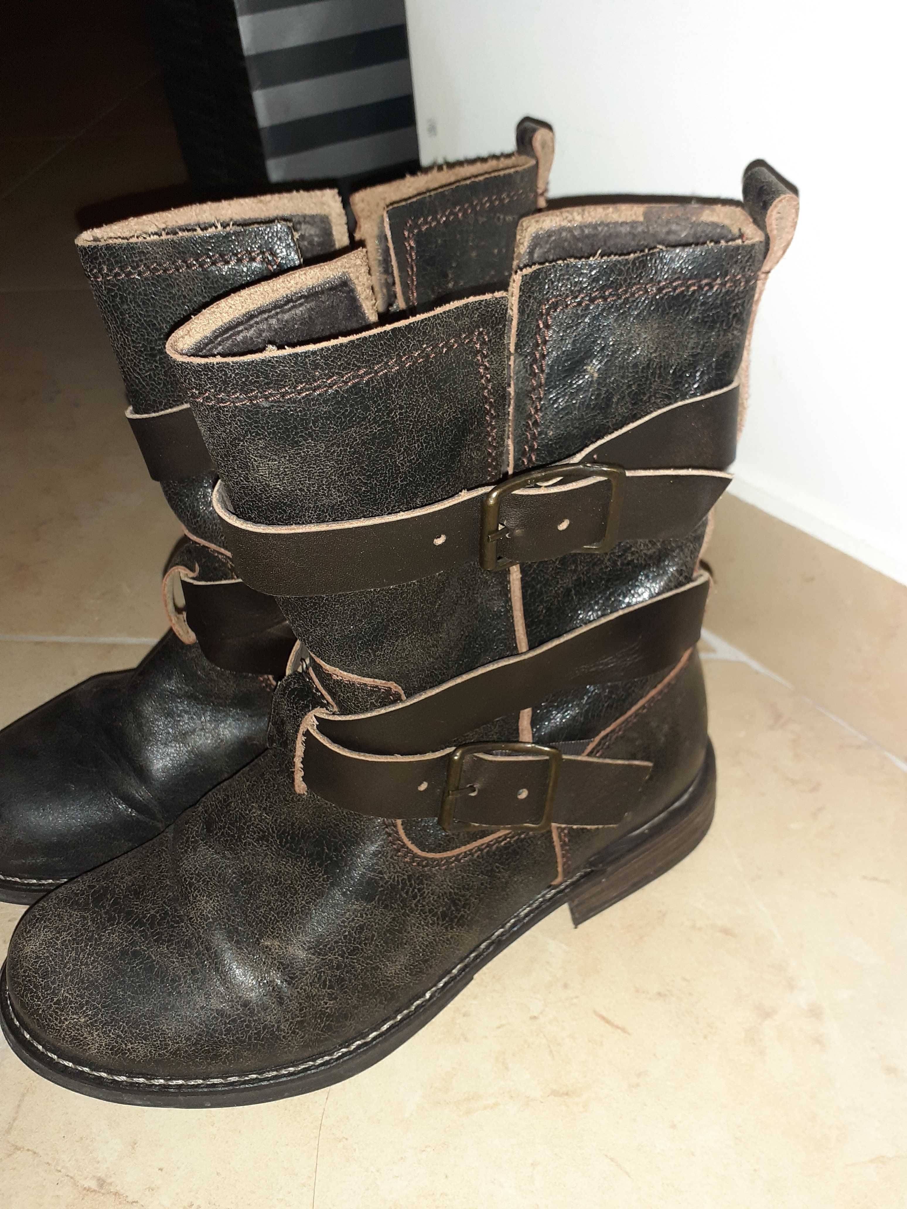 Botas de menina/ jovem em  pele forradas nr 36