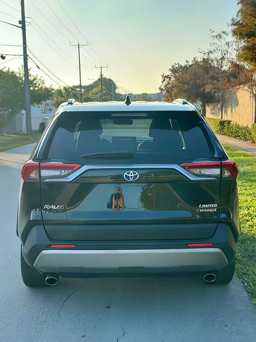Toyota RAV4      2023