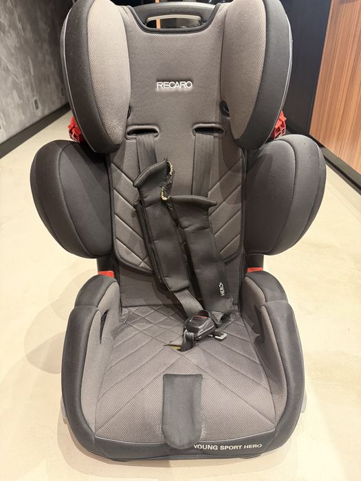 Fotelik Recaro Young Sport Hero (9–36 kg)