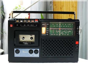 Stare Radio RFT R4100 Radioodtwarzacz kasetowy Stern-Radiorecorder PRL