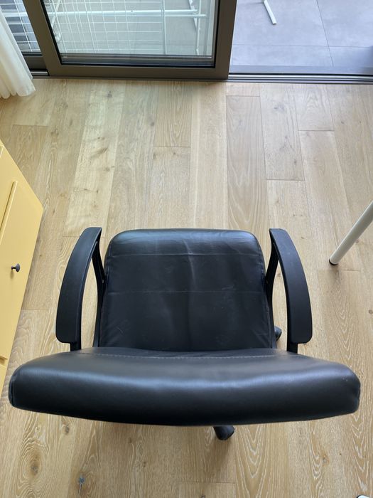 Cadeira de escritório preta da Staples