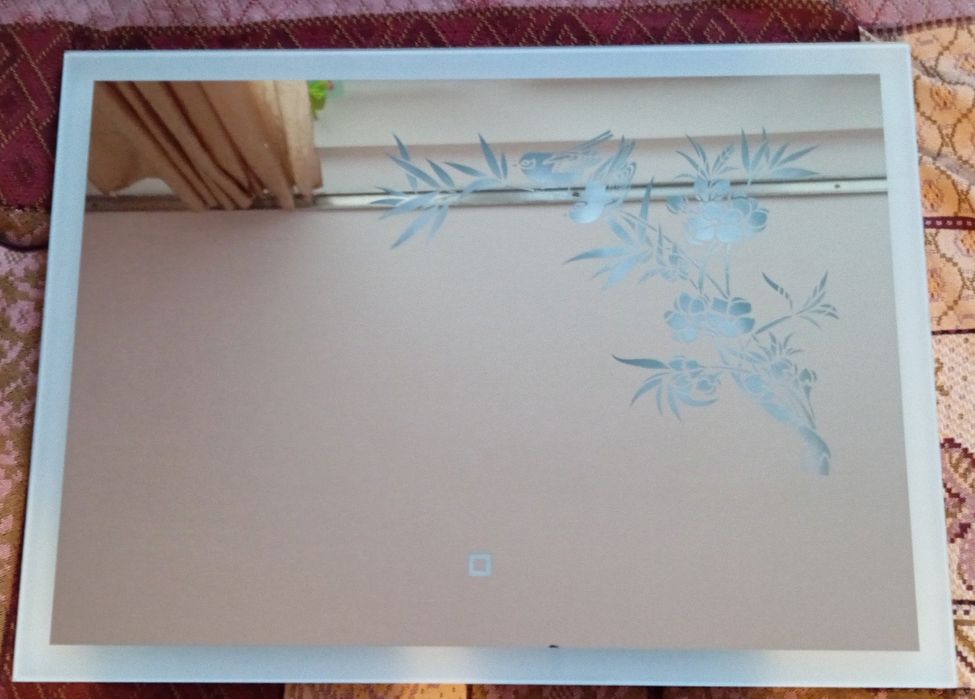 Lustro podświetlane z rysunkiem i włącznikiem dotykowym