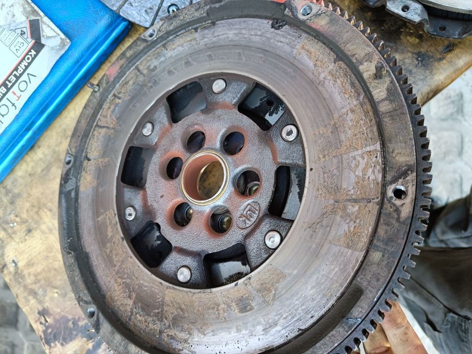 Kompletne sprzęgło VW Audi Skoda CFG 2.0tdi Dwumas Docisk Tarcza Wysył