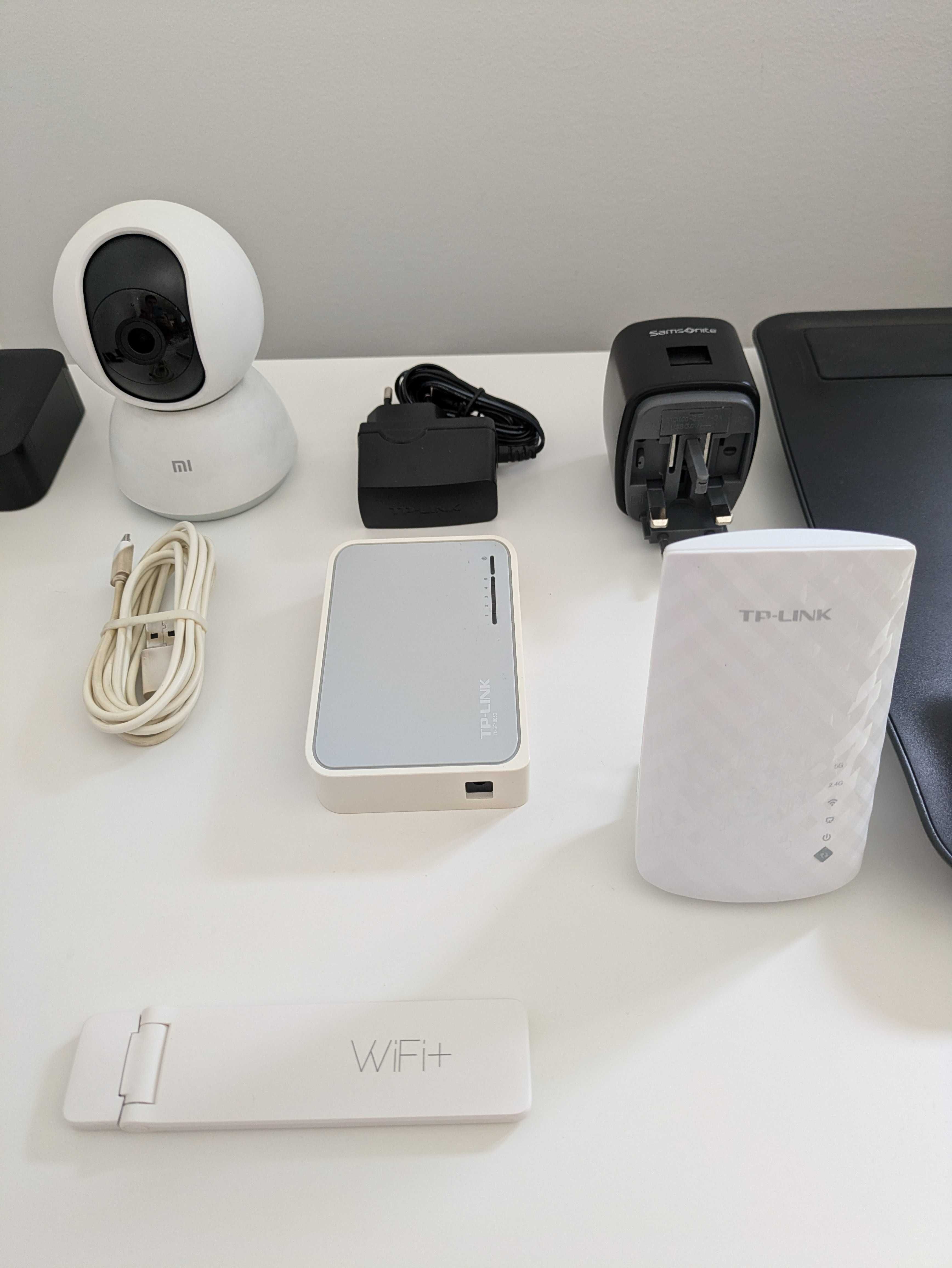 Pack material informático - Repetidor WiFi, camera WiFi, switch, etc.