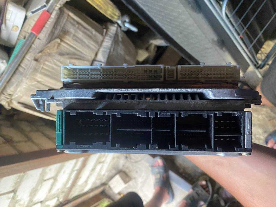 Блок управления ABS + Блок управления двигателем ML163