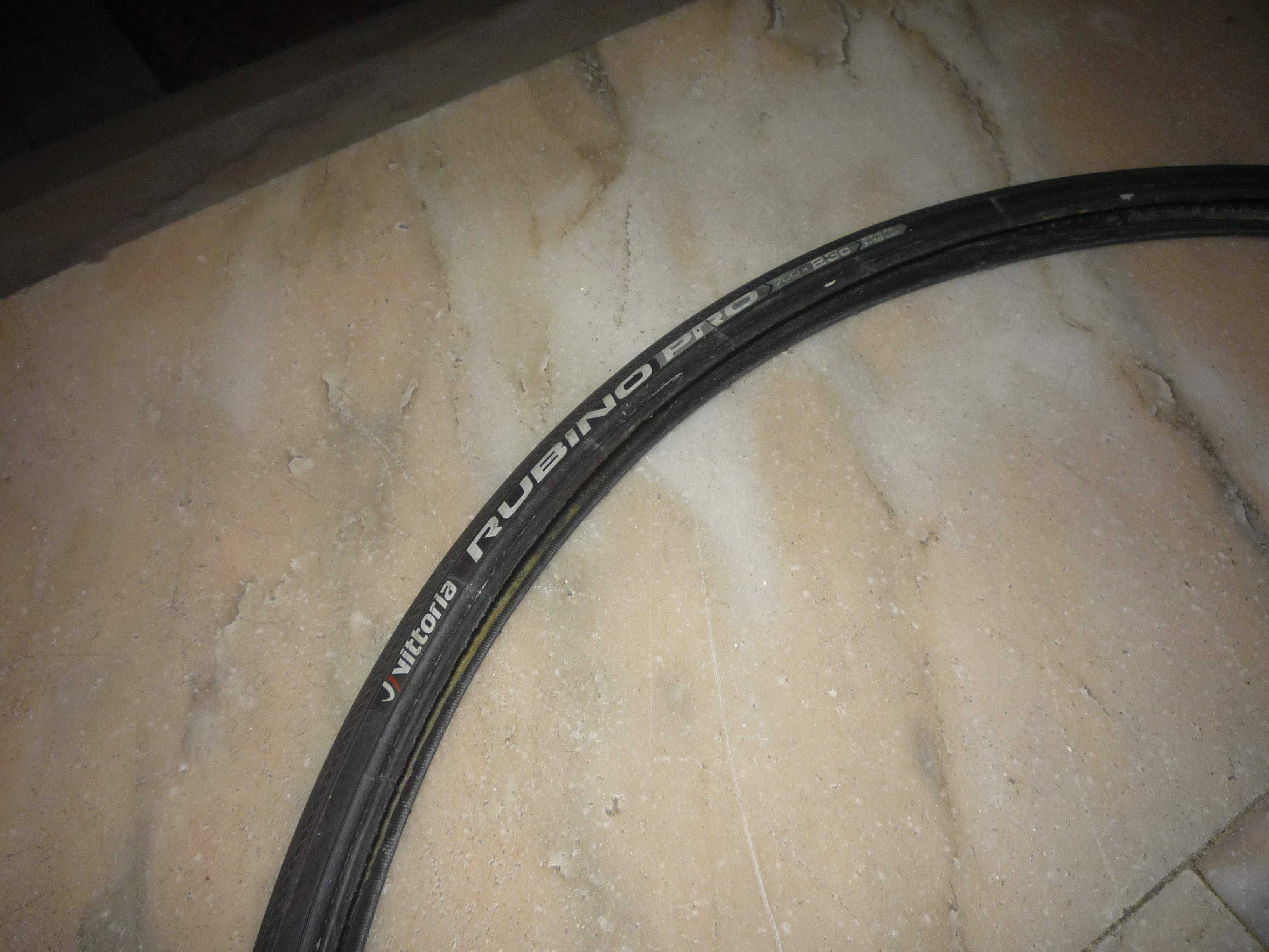 Ofereço dois pneus bicicleta estrada