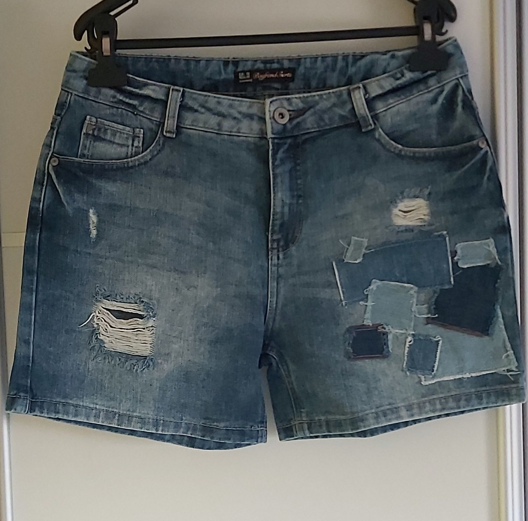 Spodenki Boyfriends Shorts 38