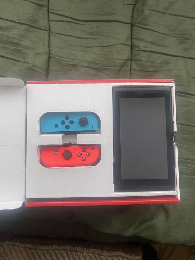 Продам Nintendo Switkh Состояниее новое.