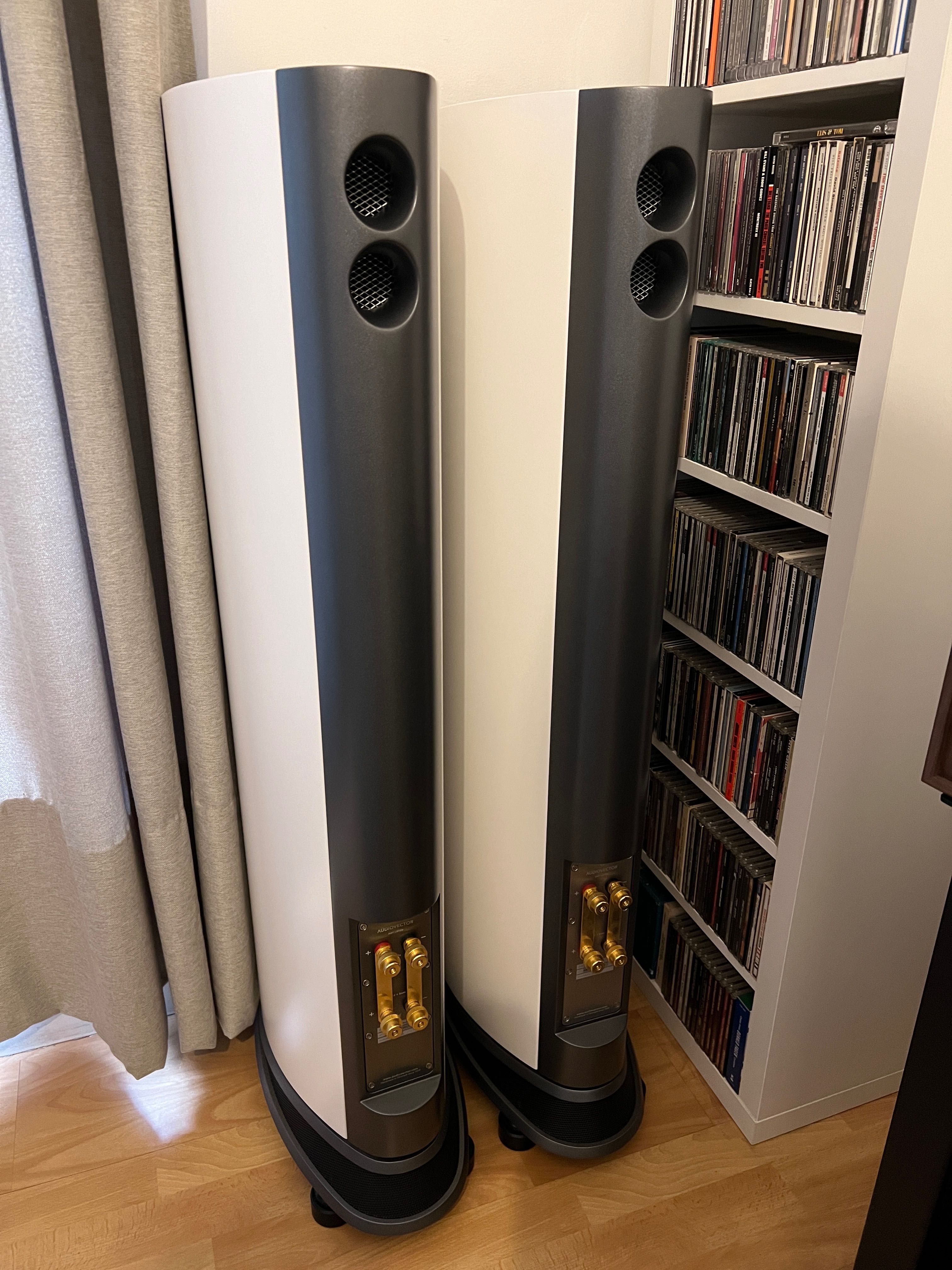 Audiovector R3 Signature White