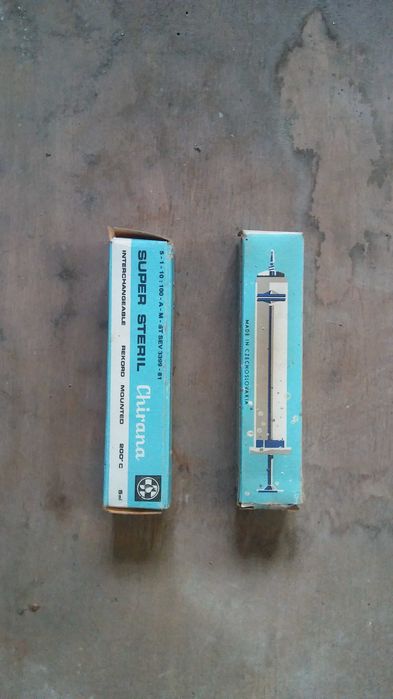 Шприцы стекляные многоразовые.