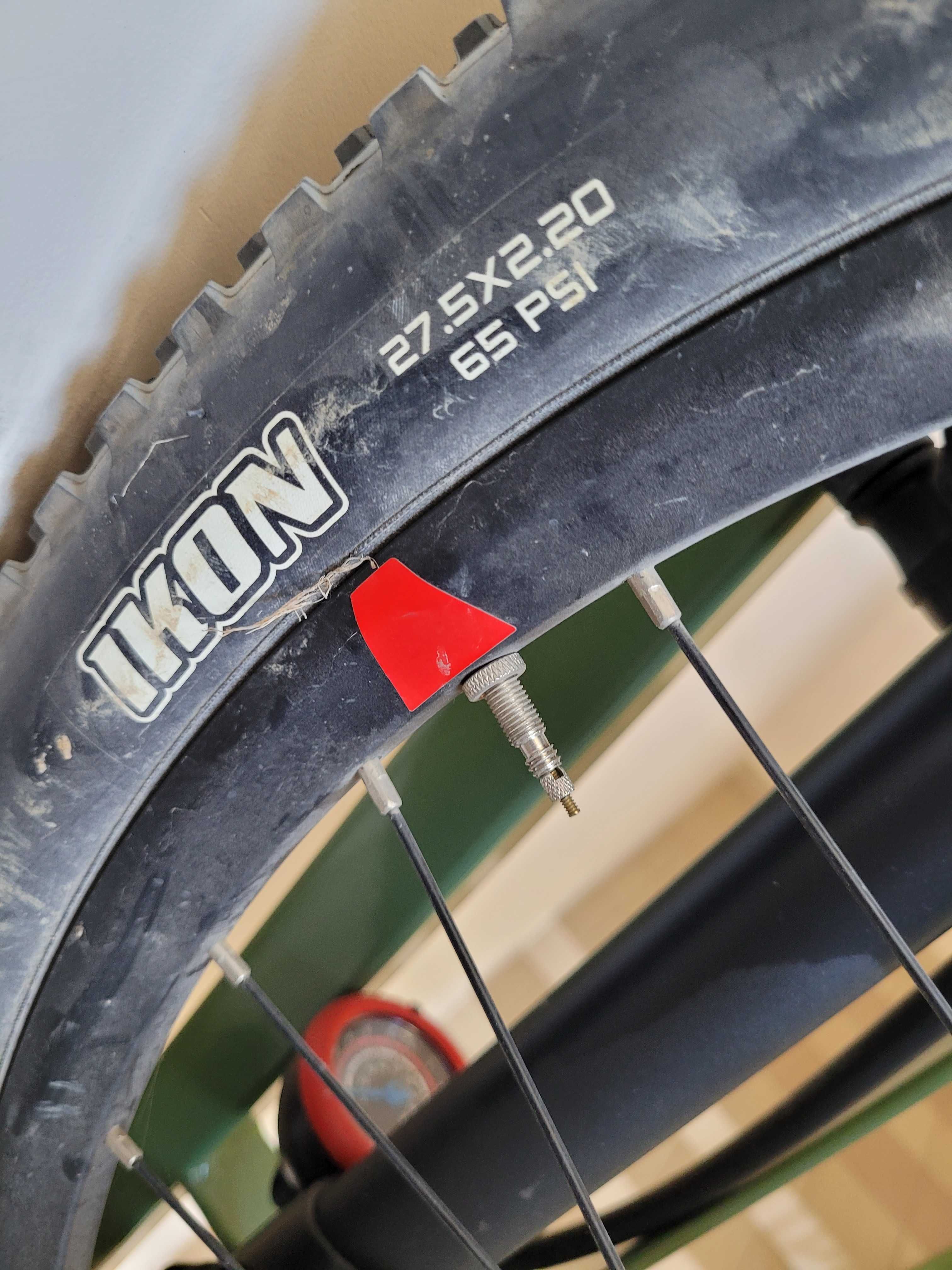 MTB Giant Talon 3 2018, koła 27.5 cala, srebrny z czerwonymi akcentami