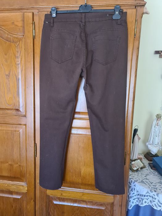 Calças castanhas com elastano