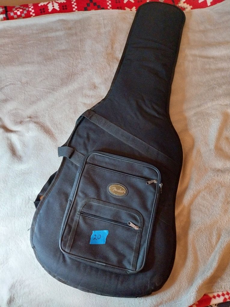 Fender gruby piankowy gigbag pokrowiec na gitarę basową.