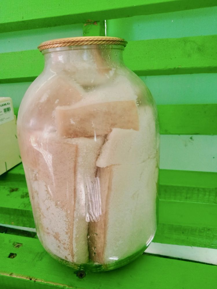 Сало солене в банах