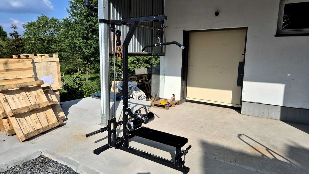 Wyciąg talerzowy plecy biceps triceps przyciąganie