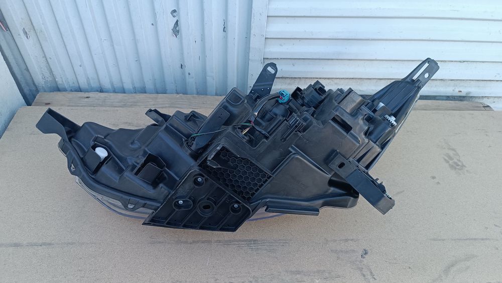 Vendo farol direito de Nissan Qashqai J11 ano 2013/17