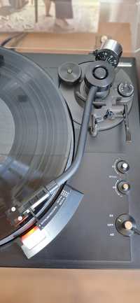 Gramofon Technics SL-2000.