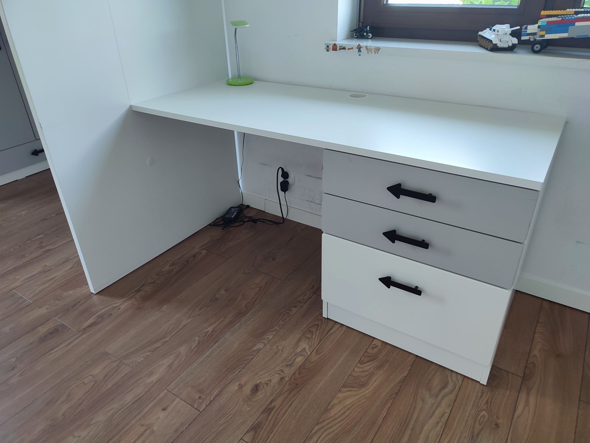 Łóżko na andresoli piętrowe Ikea Smastad z biurkiem