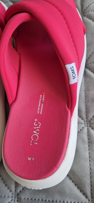 TOMS. Шльопанці 39 розмір