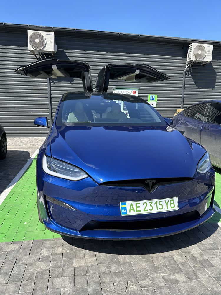 Tesla model X 2022