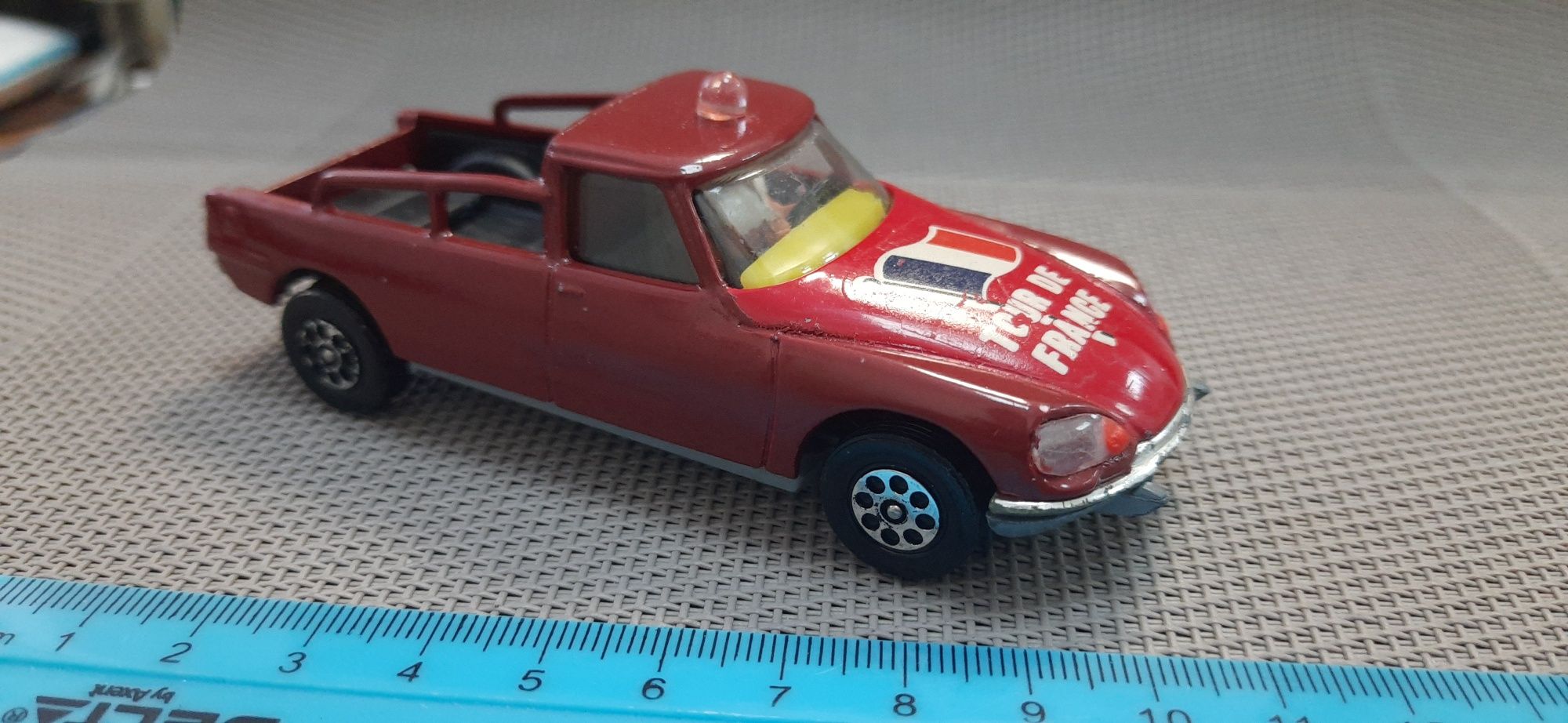 Машинка модель citroen ds corgi toys