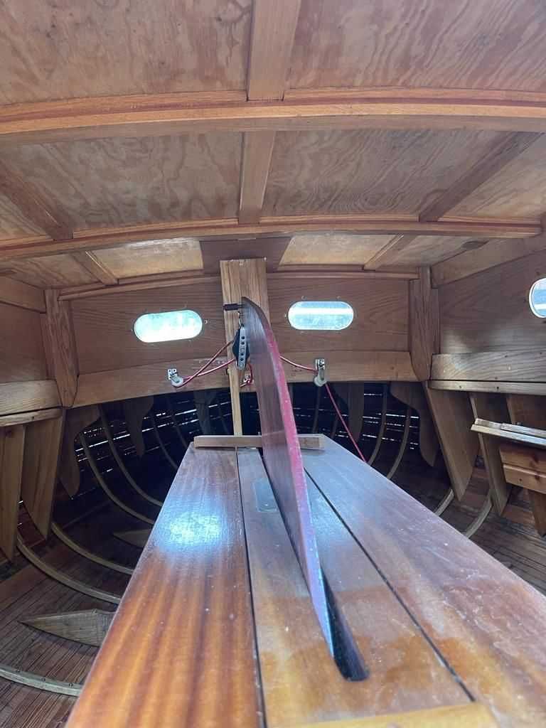 Łódka / Jacht OMEGA drewniana słomka z kabiną + przyczepka