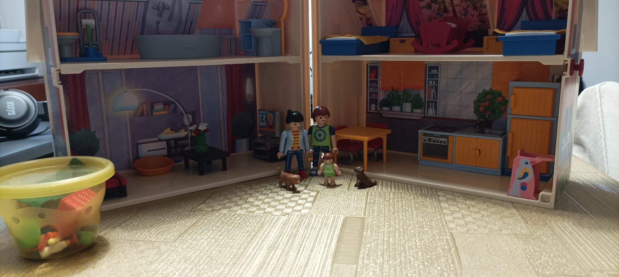 Casa Playmobil com acessórios como nova