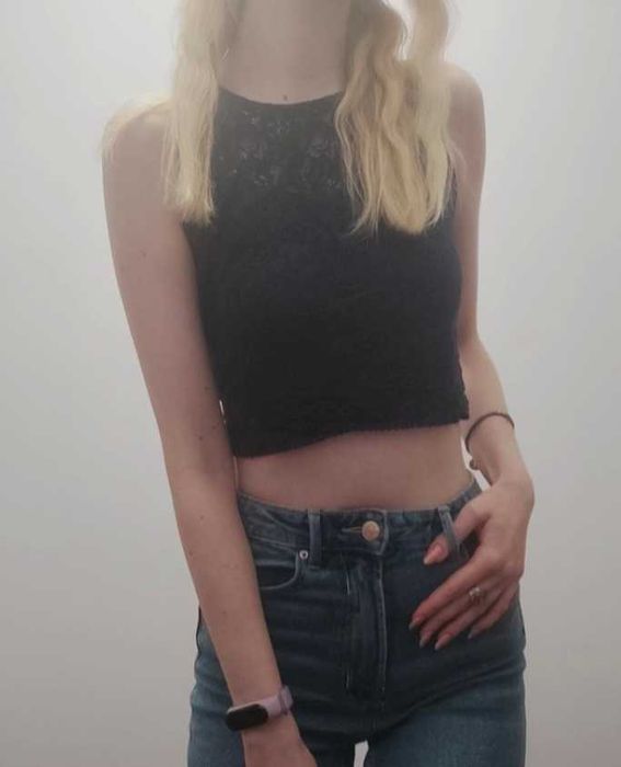 Granatowy koronkowy crop top