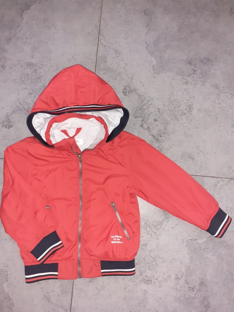 Kurtka na wiosnę H&M 104 czerwona