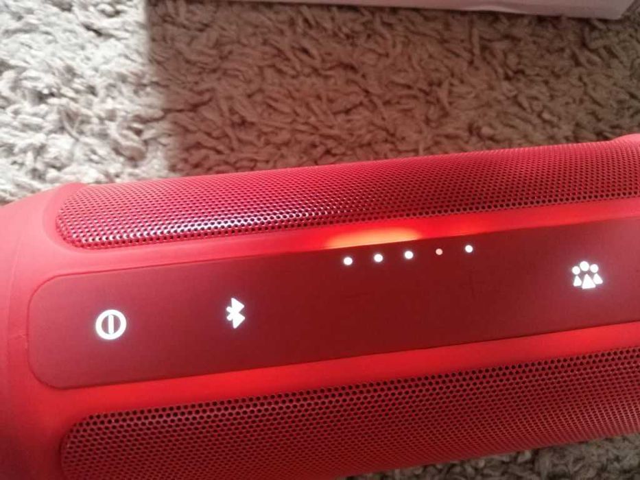 колонка JBL червона