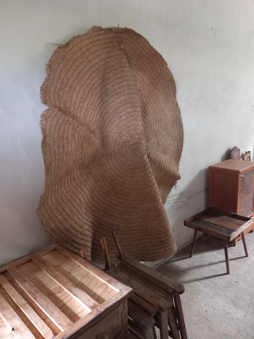 Tapete de palhinha, antigo, feita a mão, boas condições dado a idade