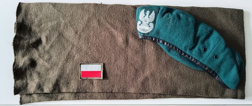 Akcesoria militarne - komin, beret, naszywka