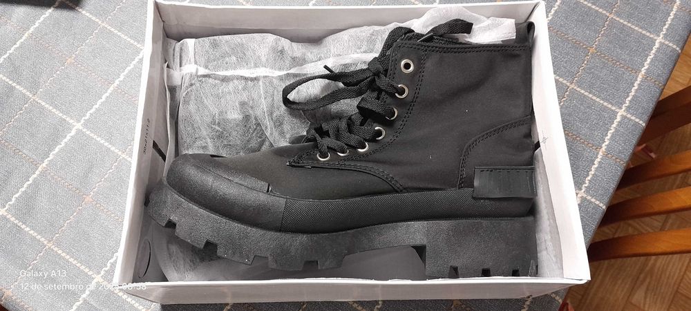 3 Pares de sapatos novos