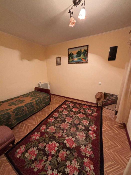 Біля будинку затишна бесідка, де  можна смажити шашлик .Лезнево.