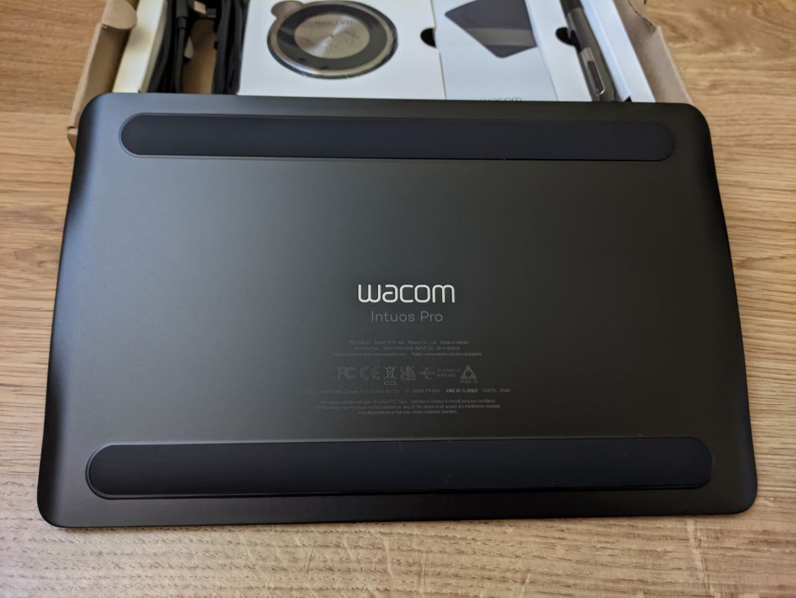 Графічний планшет Wacom intuos pro