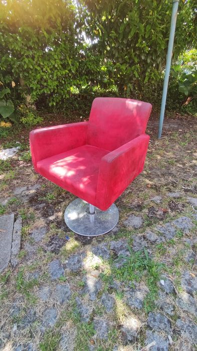 Cadeira giratória em veludo