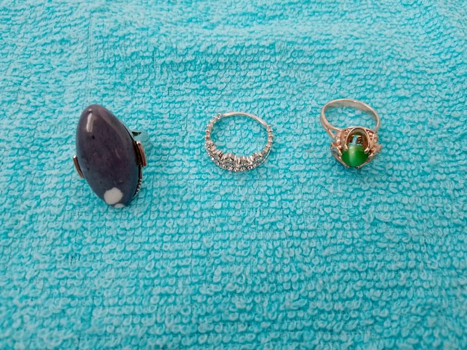 Лот біжутерія ципочки , буси , кільця , кулони .