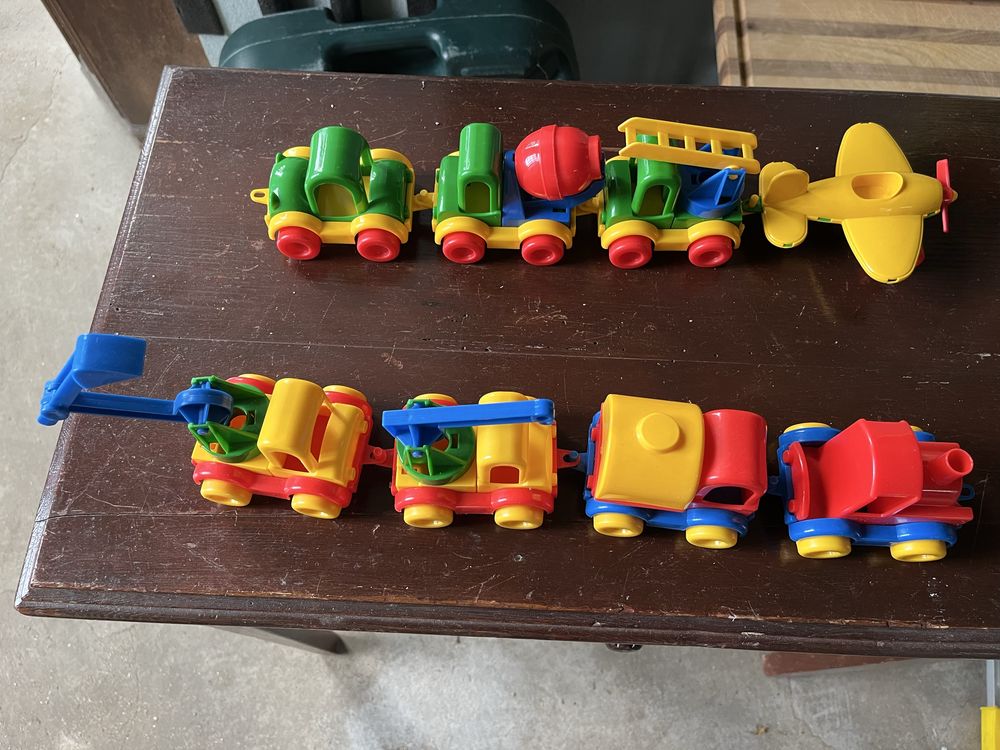 Brinquedo oito carros