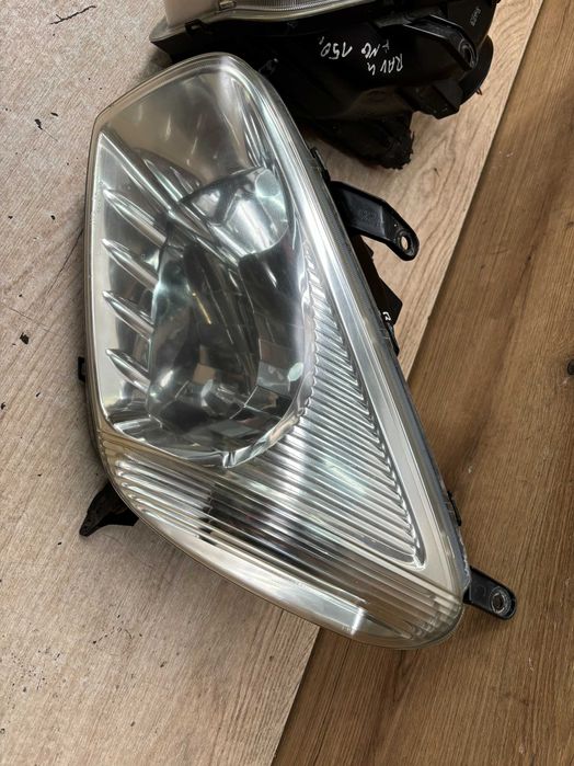 Lampa przednia lewa prawa Toyota Rav4