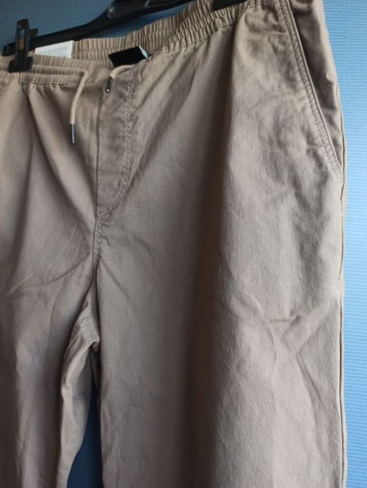 Брюки- карго, кольору беж,нові, фірми H/M.З бавовни, розмірL.Недорого.