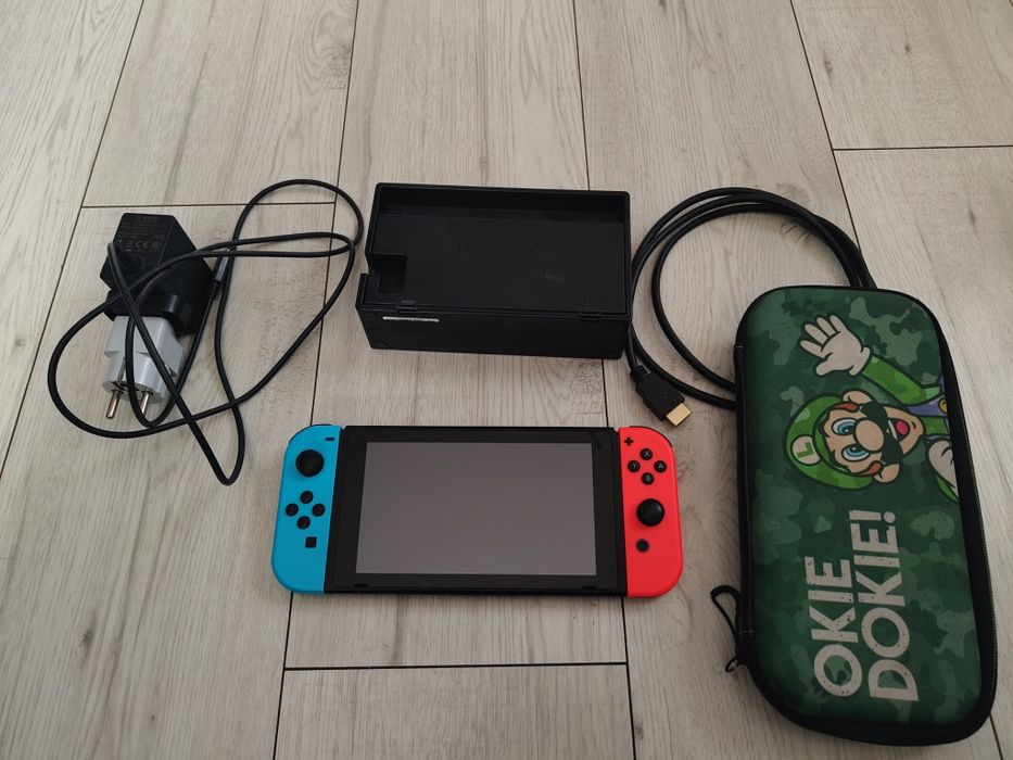 Konsola Nintendo switch dodatkowo etui