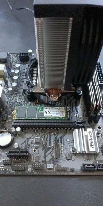 zestaw i3 10100f pamiec 16 giga dysk256 plyta asrock