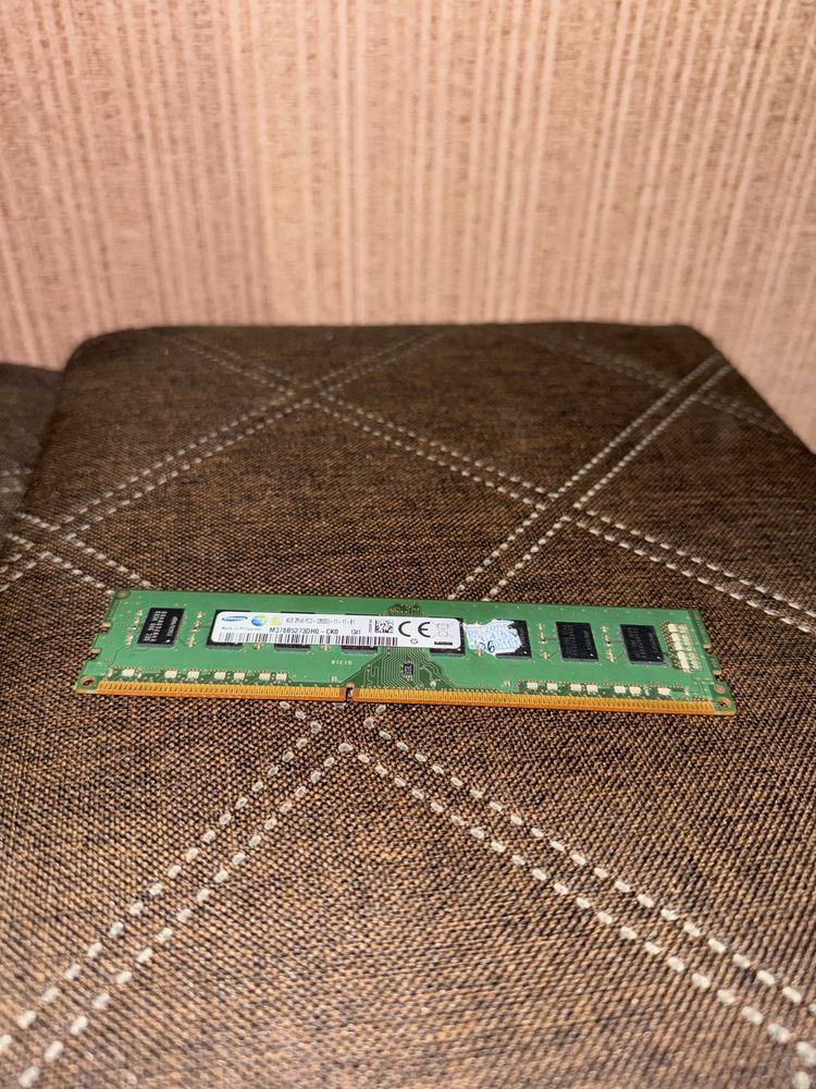 DDR3 4 GB 1600 Samsung  оперативна память