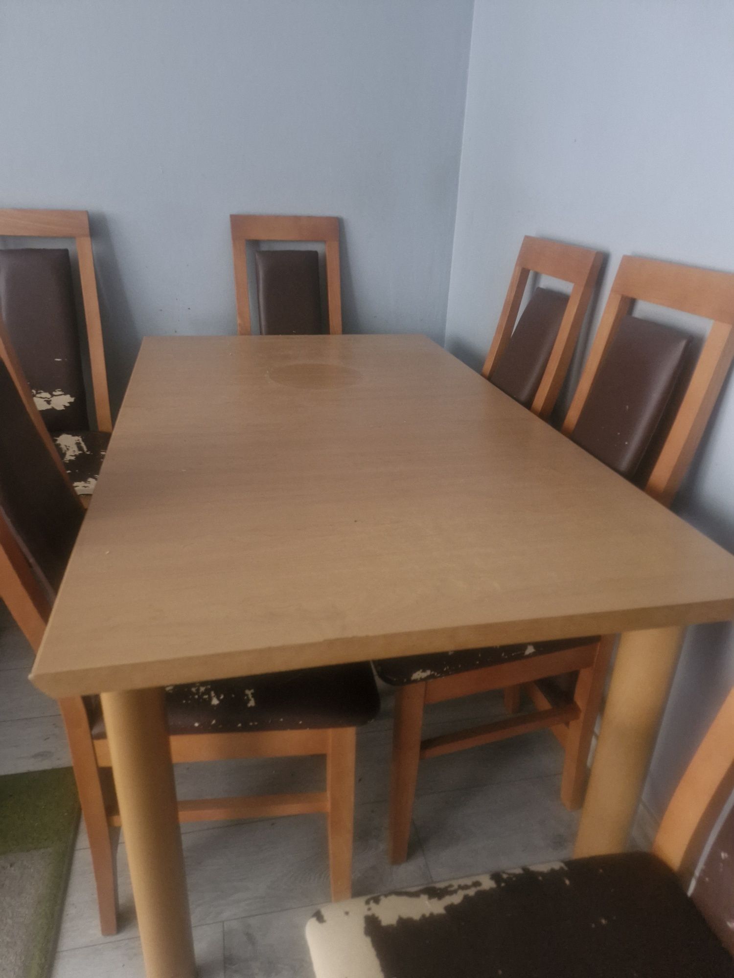 Sprzedam stół z krzeslami
