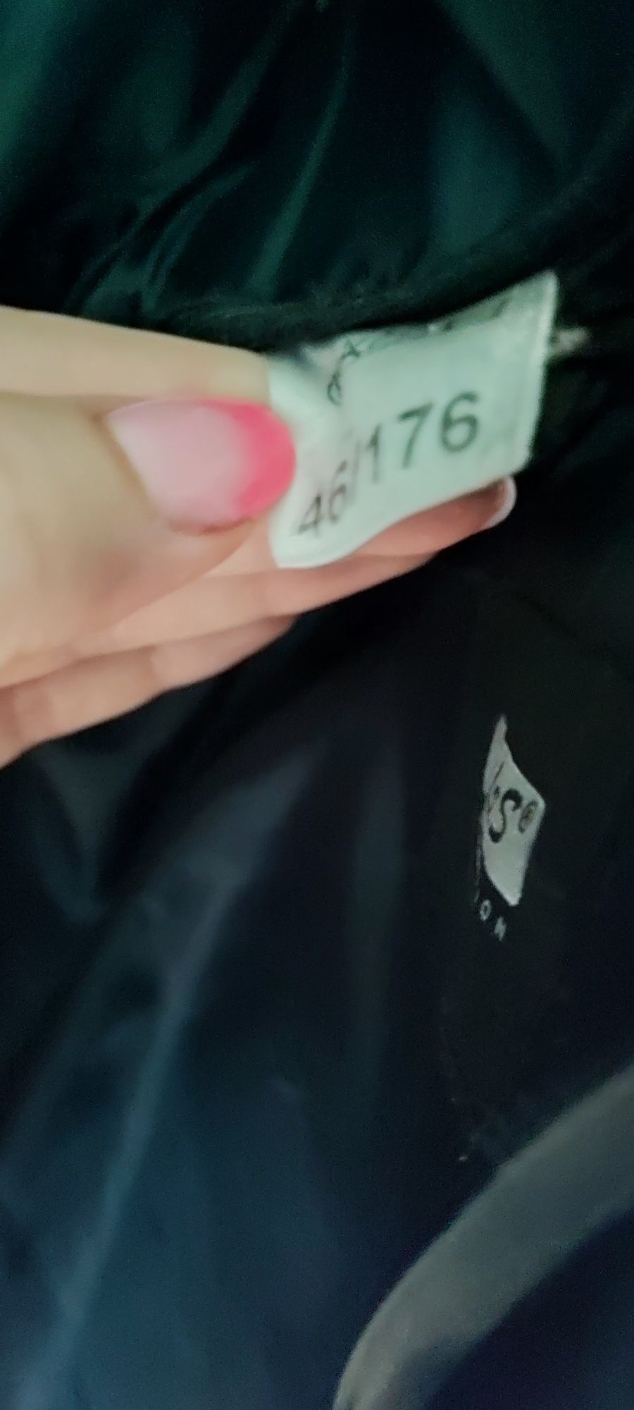 Oddam za symboliczną opłatę 4 komplety garniturów męskich S 46/176